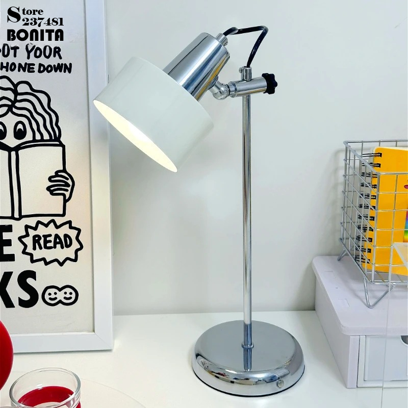 Lampa biurkowa włoskiego proje – Desk Setup Vintage recenzja i cena